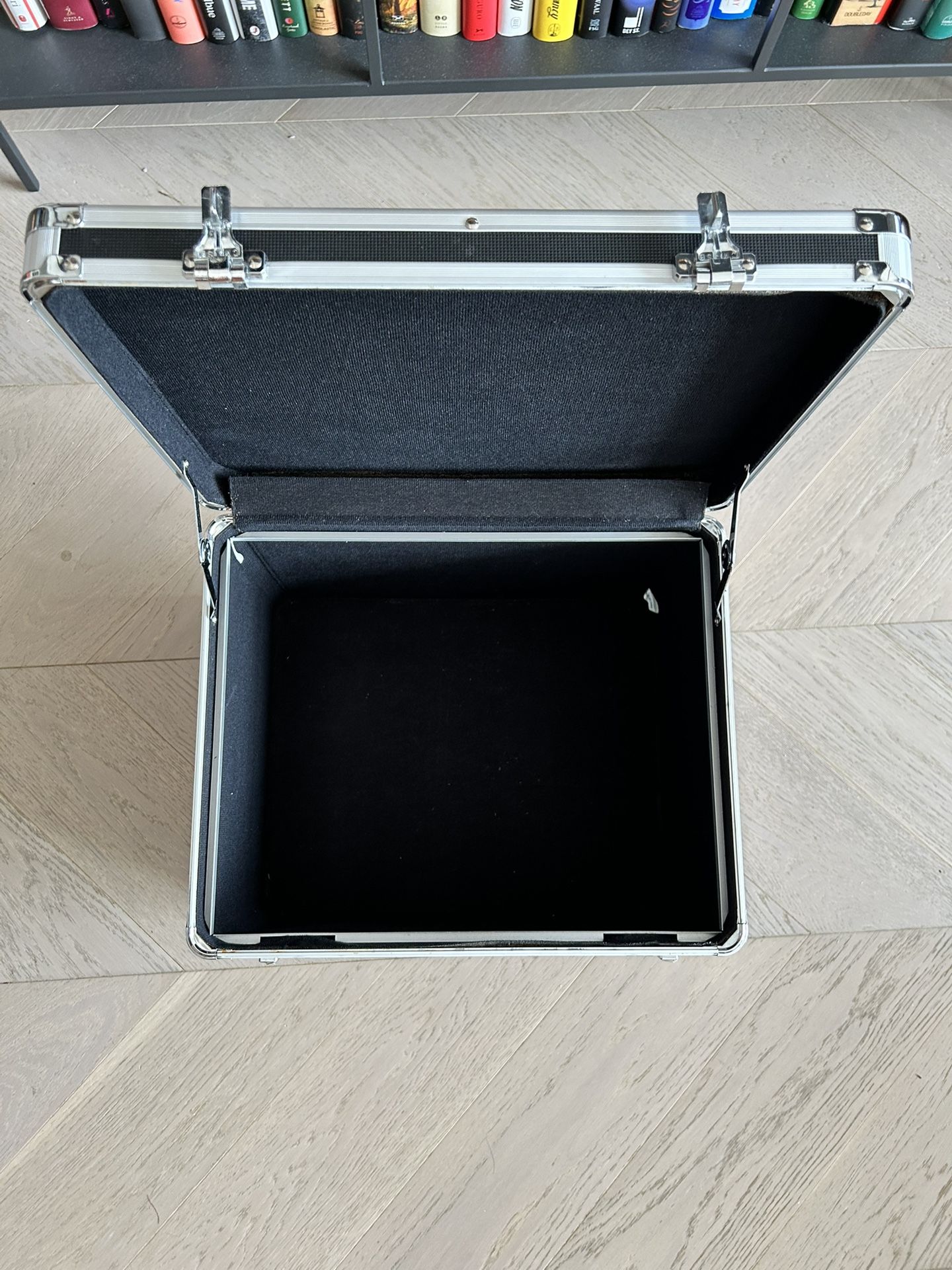 Vaultz Locking Letter/Legal Size File Or Storage Chest - photo 4