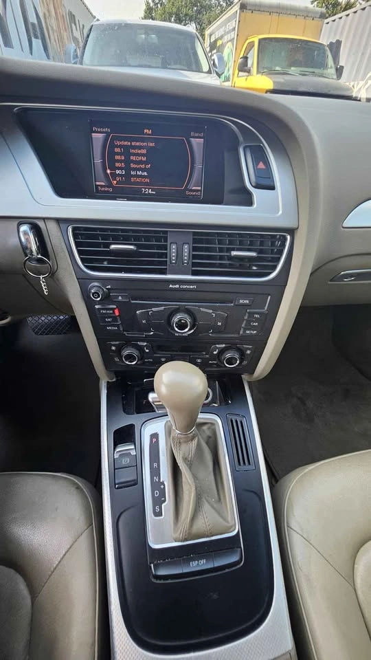 2010 Audi A4 2.0T - photo 4