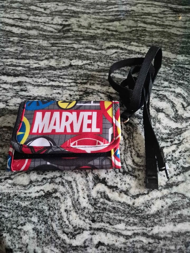 Gap Kids Marvel Trifold Wallet with Lanyard - photo 3