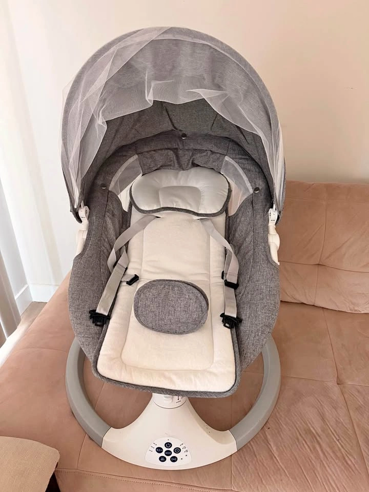 Baby swing with bluetooth