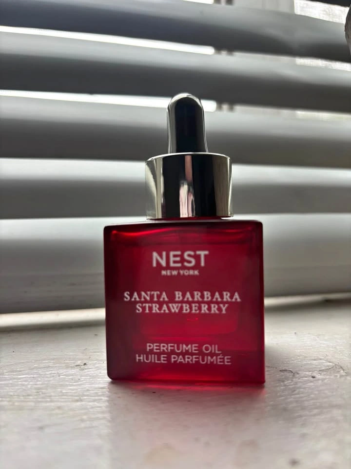 Nest Santa Barbara strawberry perfume oil