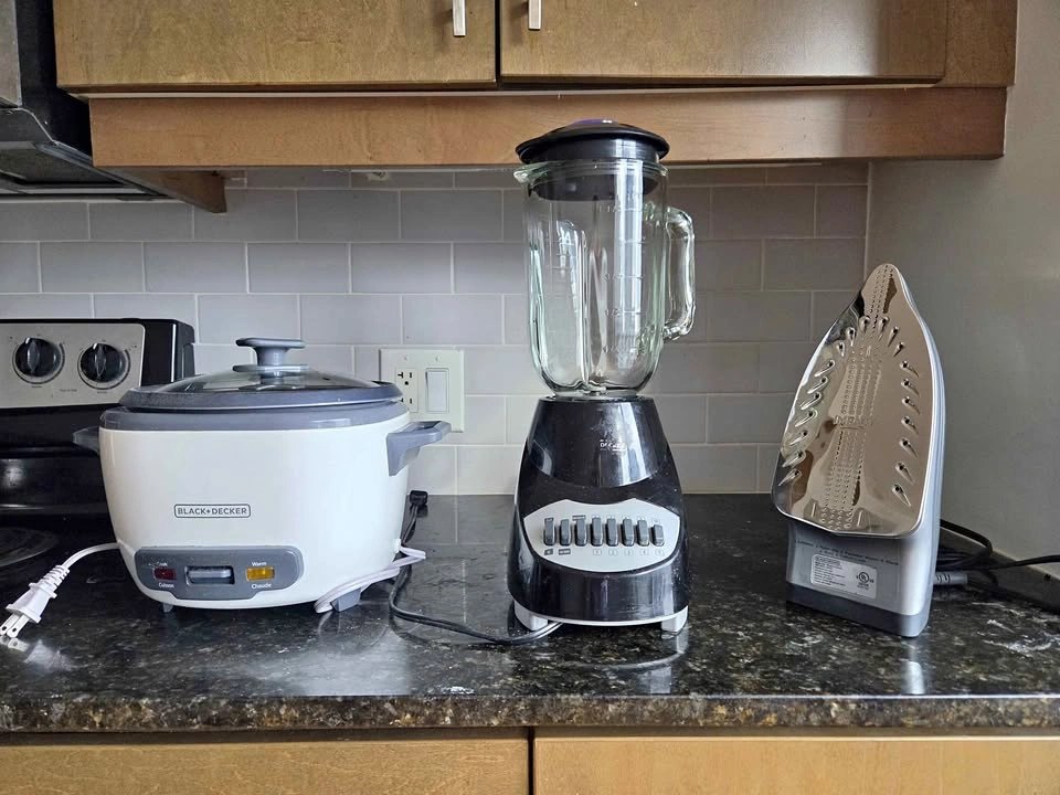 Blender, rice cooker, and iron for sale
