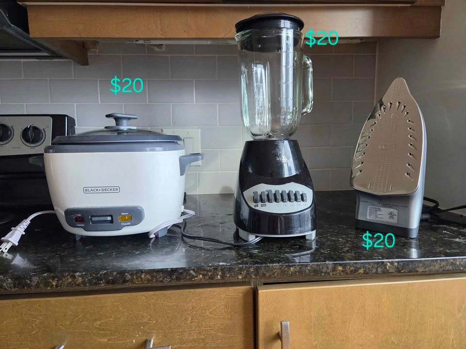 Blender, rice cooker, and iron for sale - photo 2