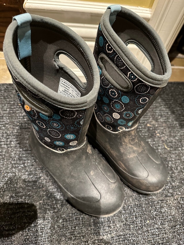 Kids Bogs Neo-Classic Winter Boots in Size US 1