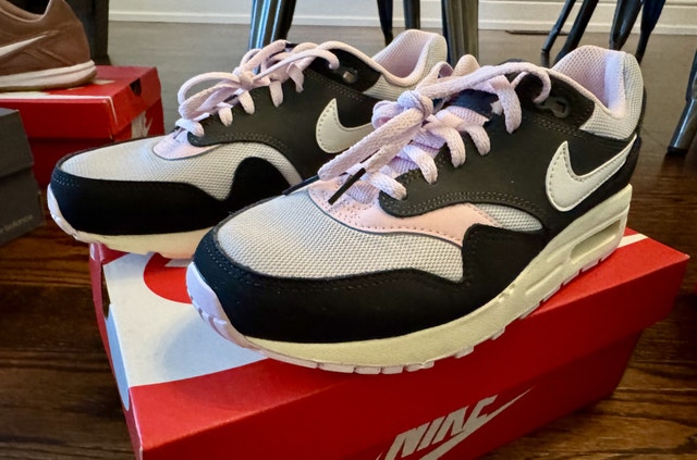 Nike Air Max 1 GS Black Summit White Anthracite Pink Size 6