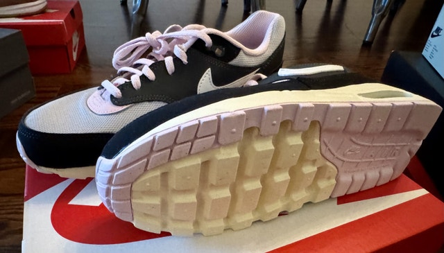 Nike Air Max 1 GS Black Summit White Anthracite Pink Size 6 - photo 3