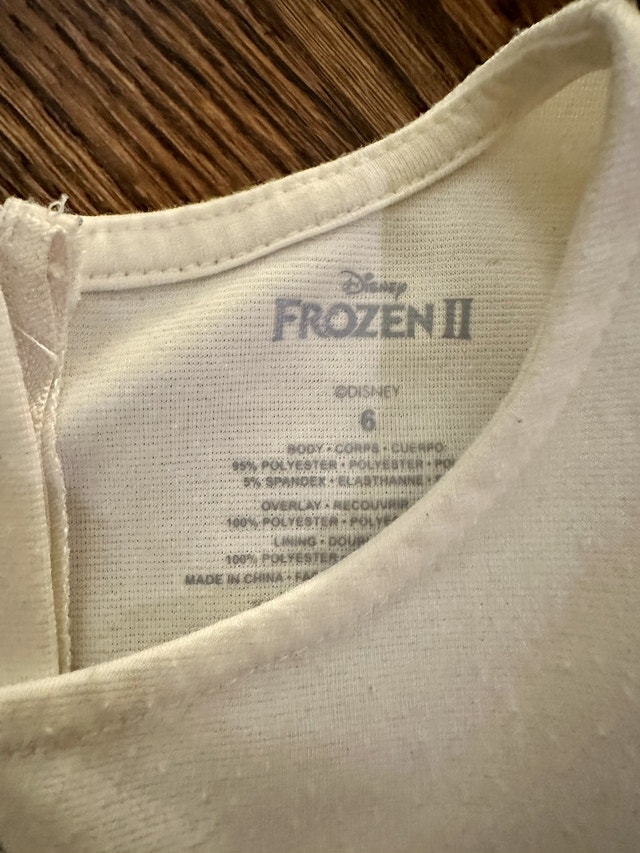 Official Disney licensed Frozen 2 Dress and Shawl Kids Size 6 - photo 4