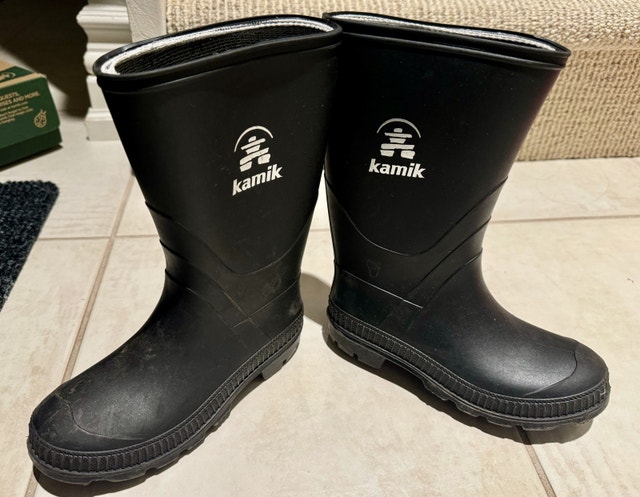 Kamik Boys Size 1 Rain Boots Black