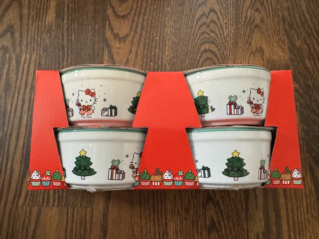 Hello Kitty Set of 4 Red and White Christmas Ramekins - photo 2