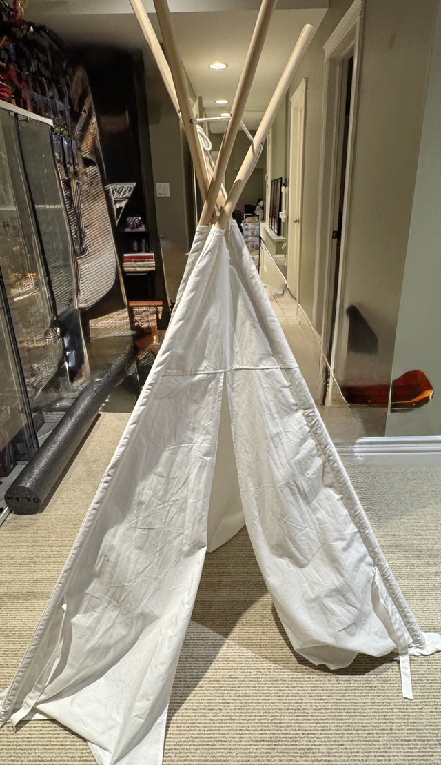 MINI MAISON WHITE CANVAS PLAY TENT with Carrying Case