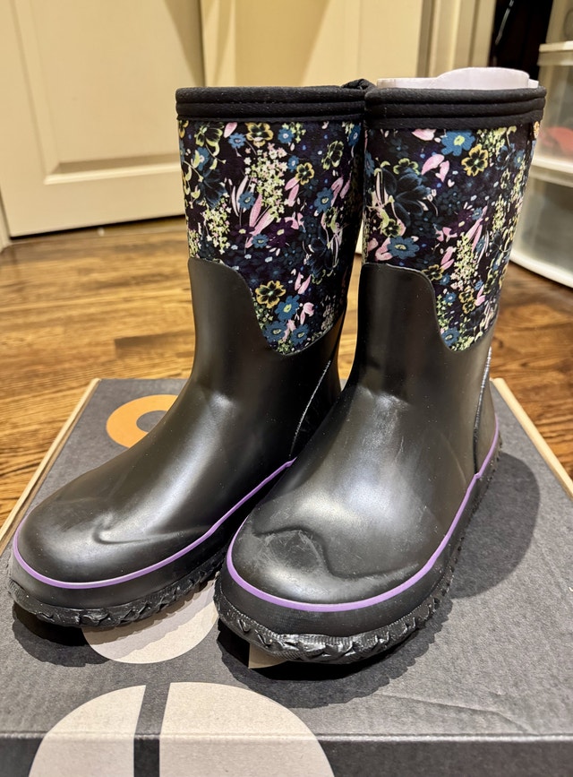 Bogs Stomper BRAND NEW Size 4 Night Garden Winter Boots