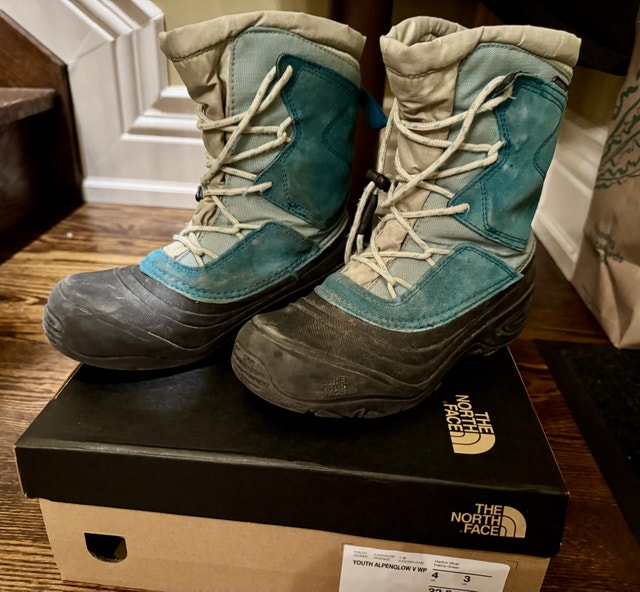 North Face Youth Size 4 Alpenglow V Waterproof Winter Boots - photo 2