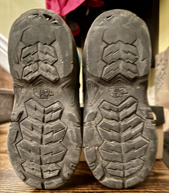 North Face Youth Size 4 Alpenglow V Waterproof Winter Boots - photo 3