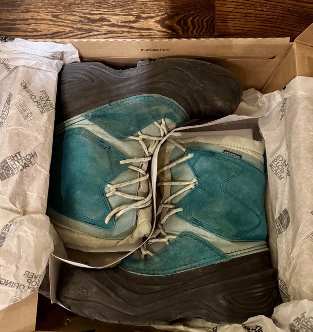 North Face Youth Size 4 Alpenglow V Waterproof Winter Boots - photo 4