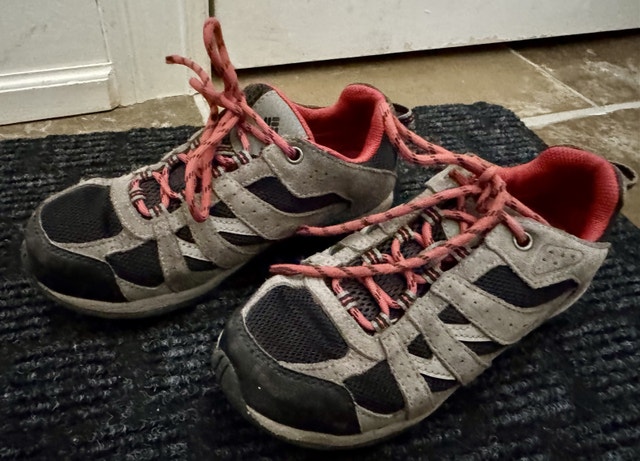 Columbia Big Kids’ Waterproof Shoe Size 4