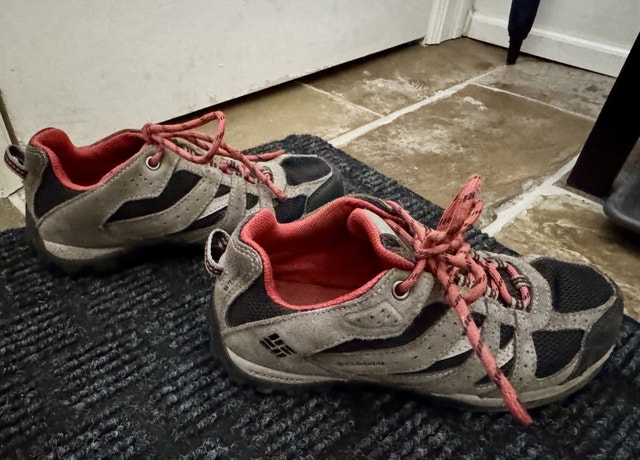 Columbia Big Kids’ Waterproof Shoe Size 4 - photo 3
