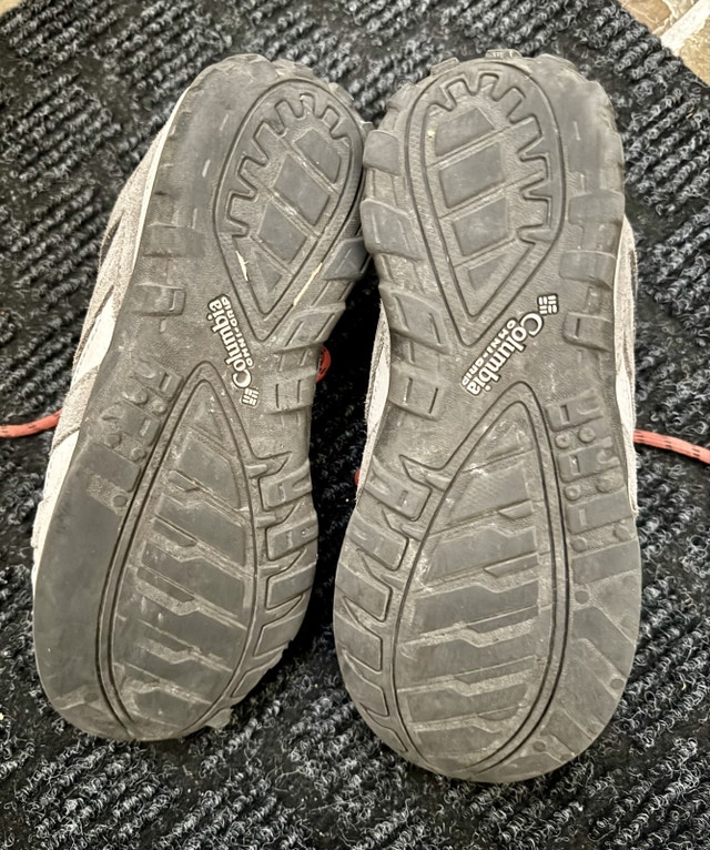 Columbia Big Kids’ Waterproof Shoe Size 4 - photo 4