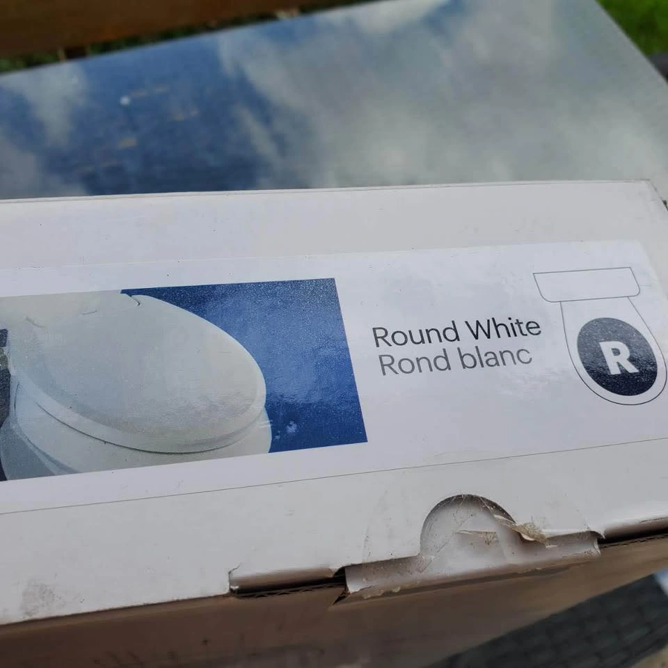 New Factory Sealed Bidet Brondell EcoSeat S101 - photo 2