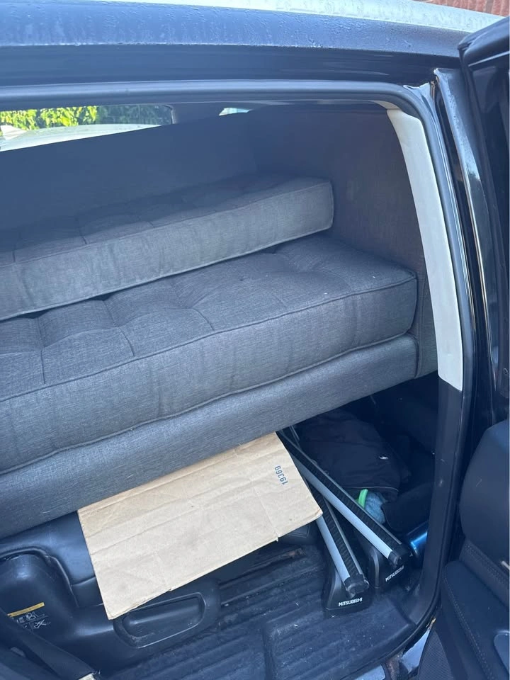 🚚 Couch Pickup & Delivery – Same Day Available - photo 2