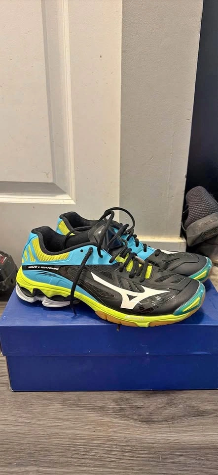 Mizuno Volleyball Shoes Size 9 Women’s