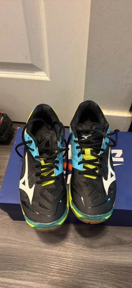 Mizuno Volleyball Shoes Size 9 Women’s - photo 2