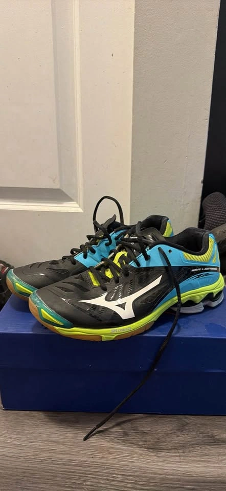 Mizuno Volleyball Shoes Size 9 Women’s - photo 3