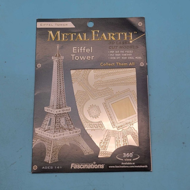 Metal Earth Eiffel Tower 3D Laser Cut Model - photo 2