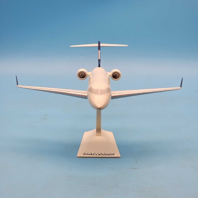 Bombardier CHALLENGER 300 Plastic Desk Model