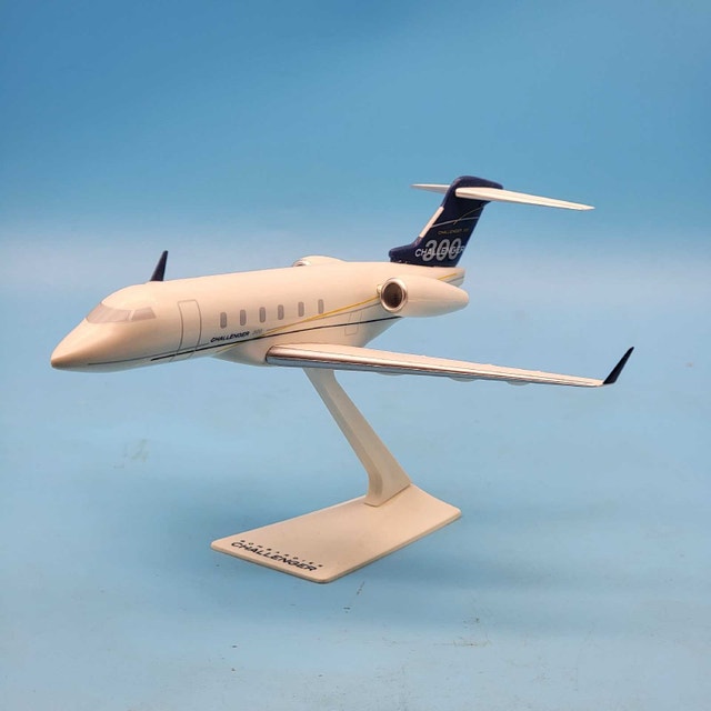 Bombardier CHALLENGER 300 Plastic Desk Model - photo 2