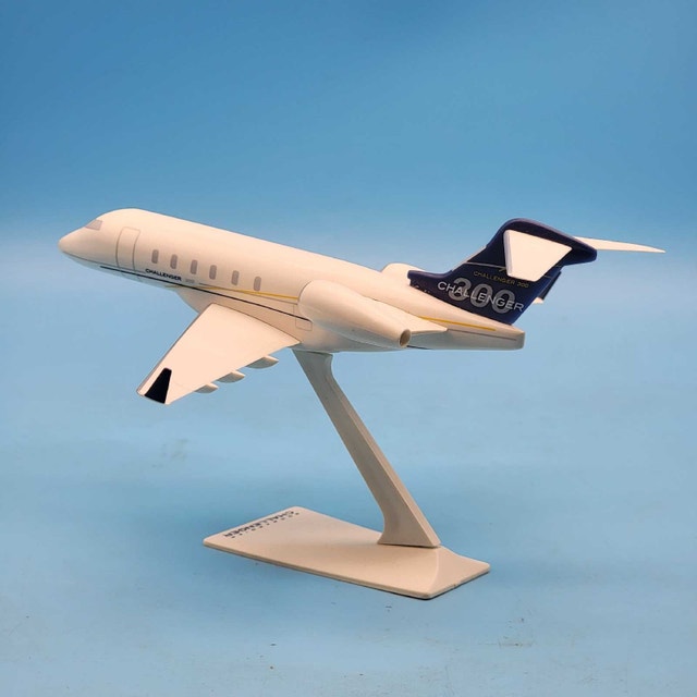Bombardier CHALLENGER 300 Plastic Desk Model - photo 3