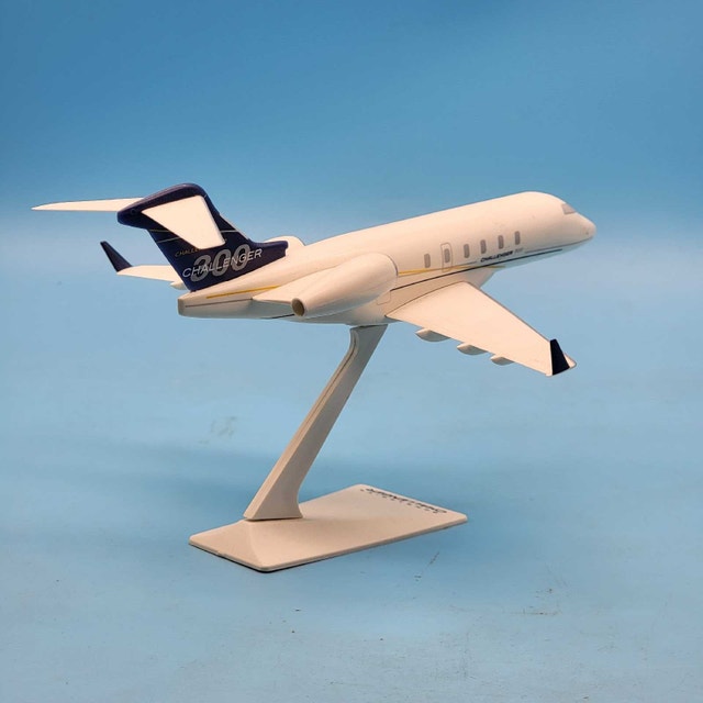 Bombardier CHALLENGER 300 Plastic Desk Model - photo 4