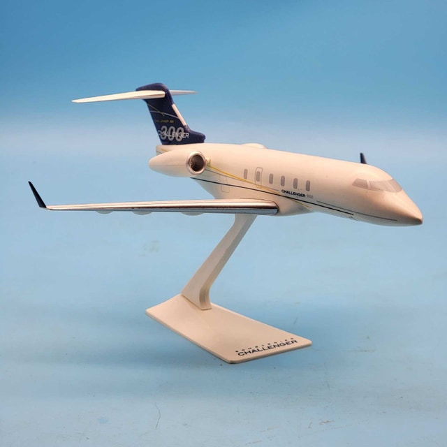 Bombardier CHALLENGER 300 Plastic Desk Model - photo 5