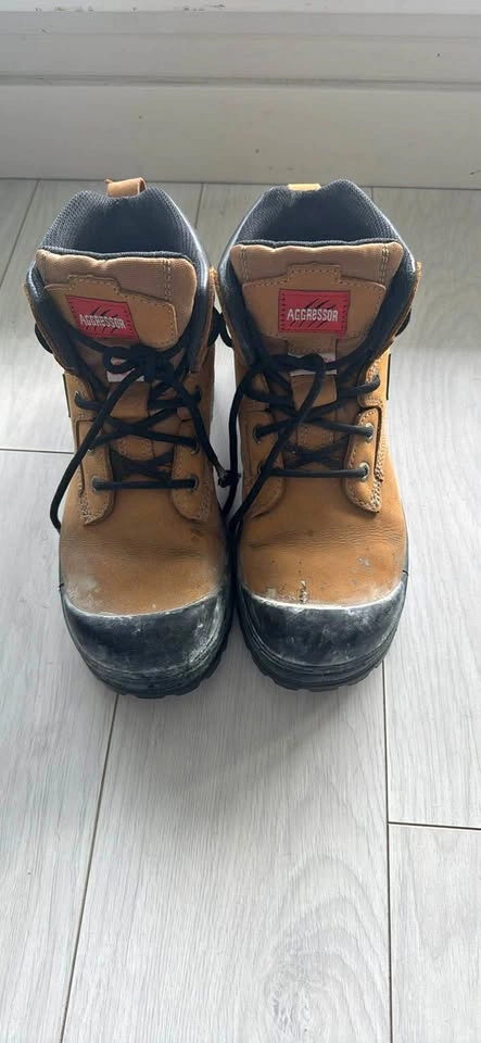 Steel toe work boots