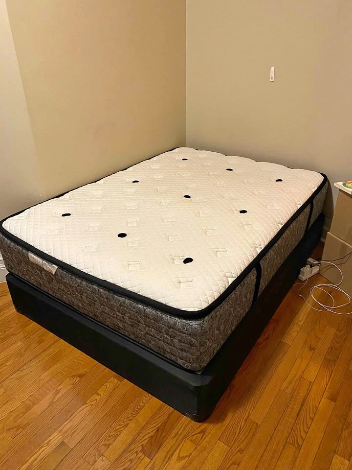 Scott Living Mattress and Boxspring. Double/Full