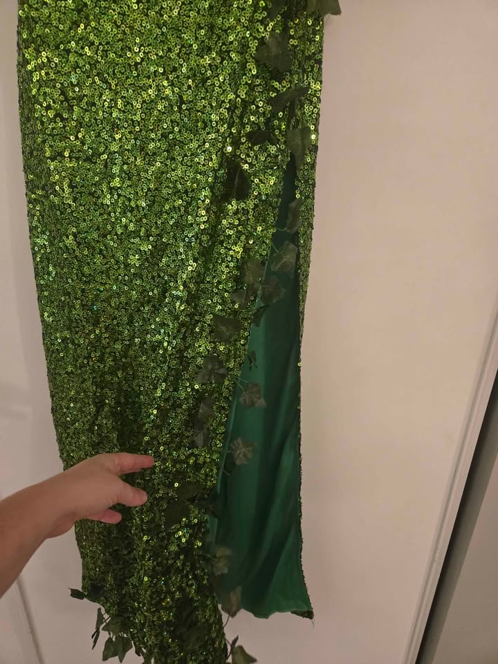 Long Green Sequin Poison Ivy Costume - photo 5