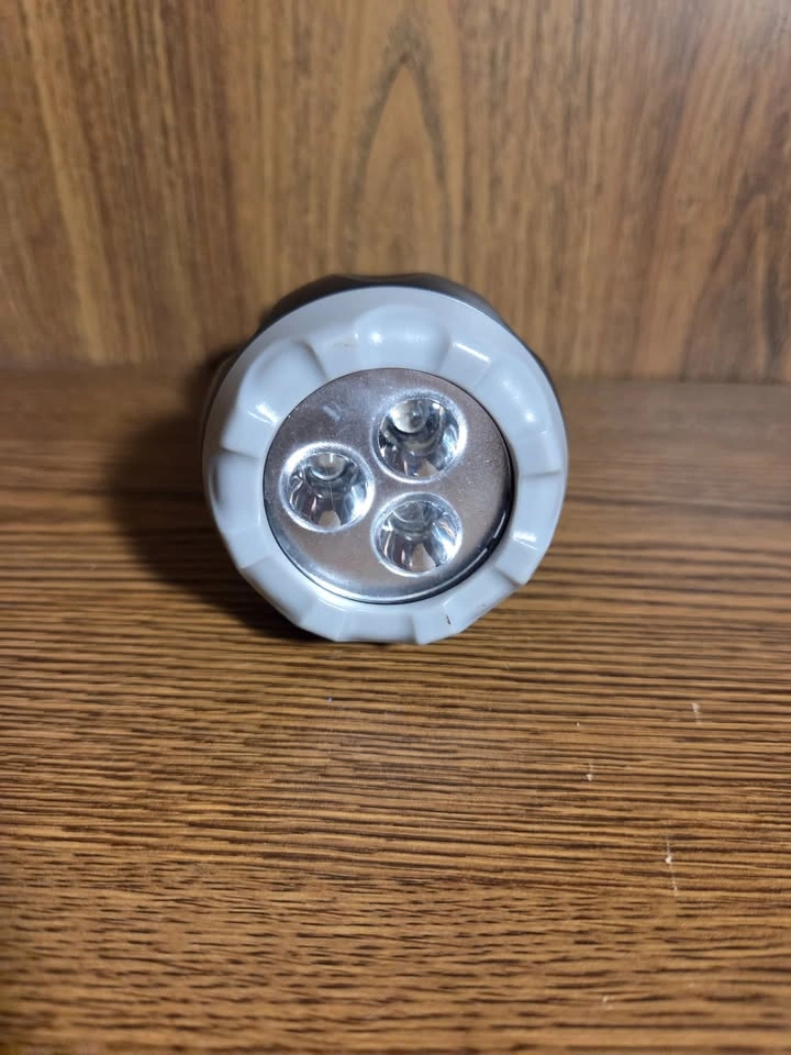 Windup Safety Car Flashlight - photo 3