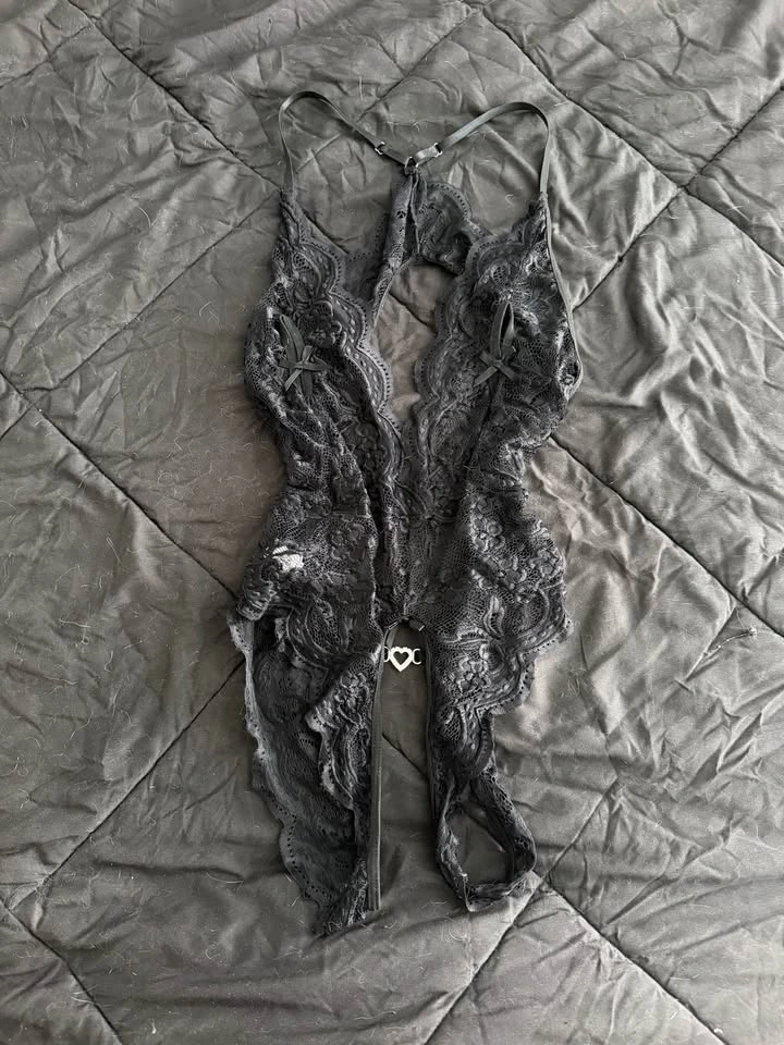 2 lingerie lace body suits! - photo 2