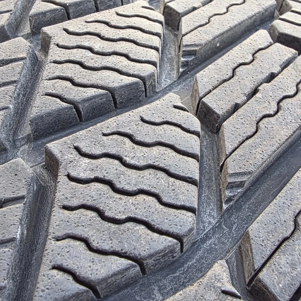 225/45/18 Michelin winter tires 90% tread - photo 3