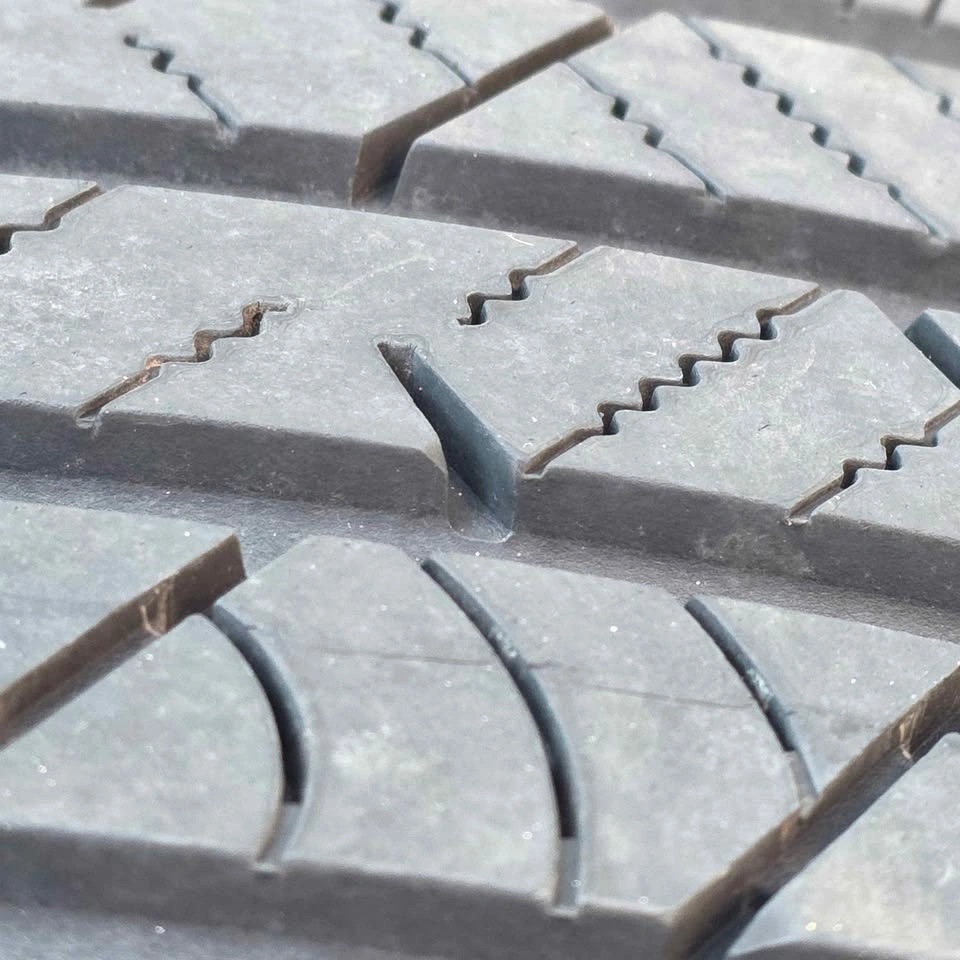 235/55/19 Continental all season tires 90% tread - photo 4