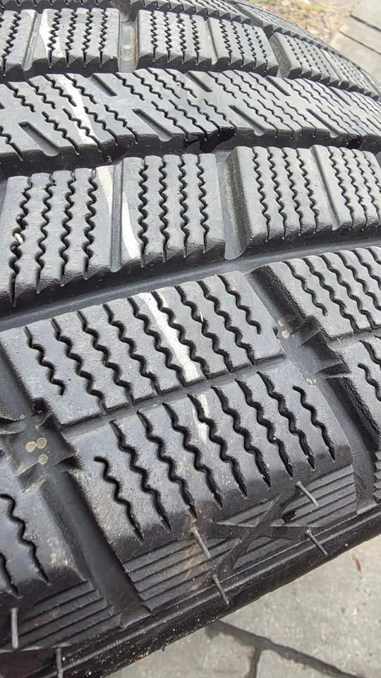 245/45/18 Joyroad winter tires 90% tread - photo 3