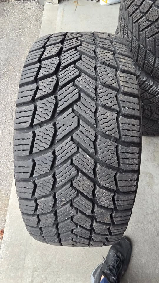 205/55/16 Michelin winter tires like new - photo 4