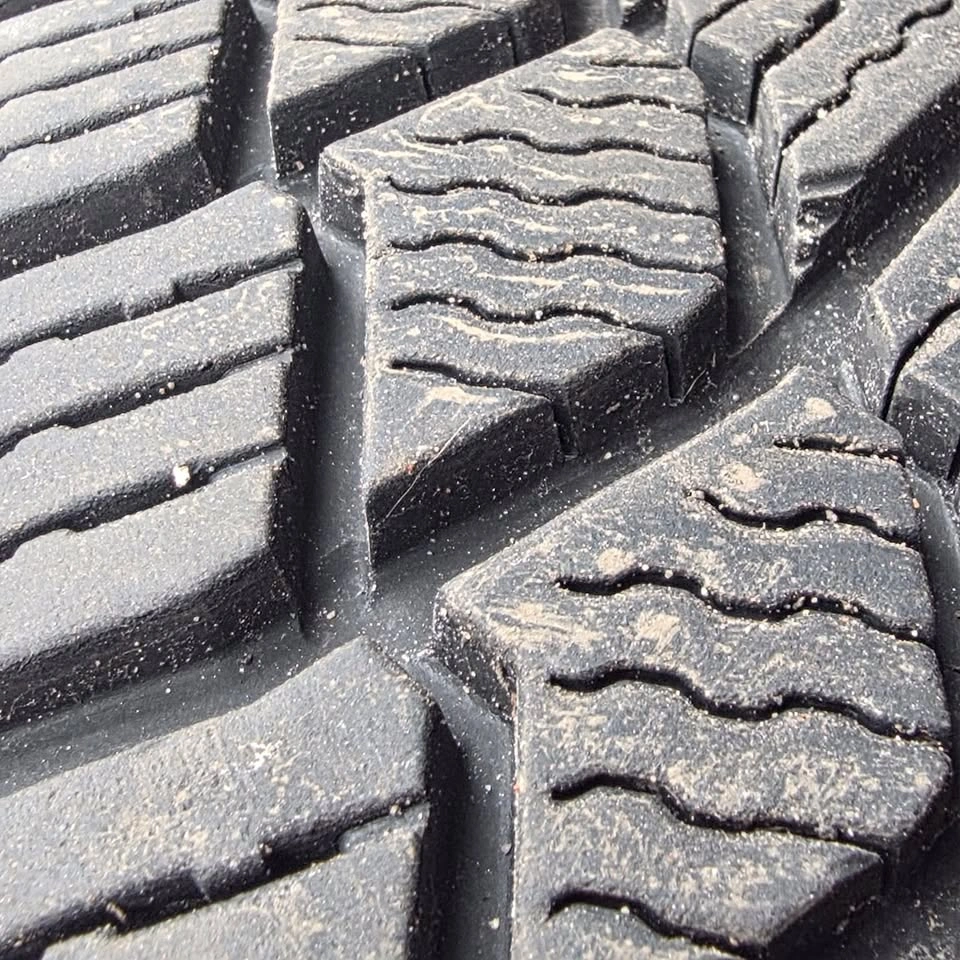 205/55/16 Michelin winter tires like new - photo 5