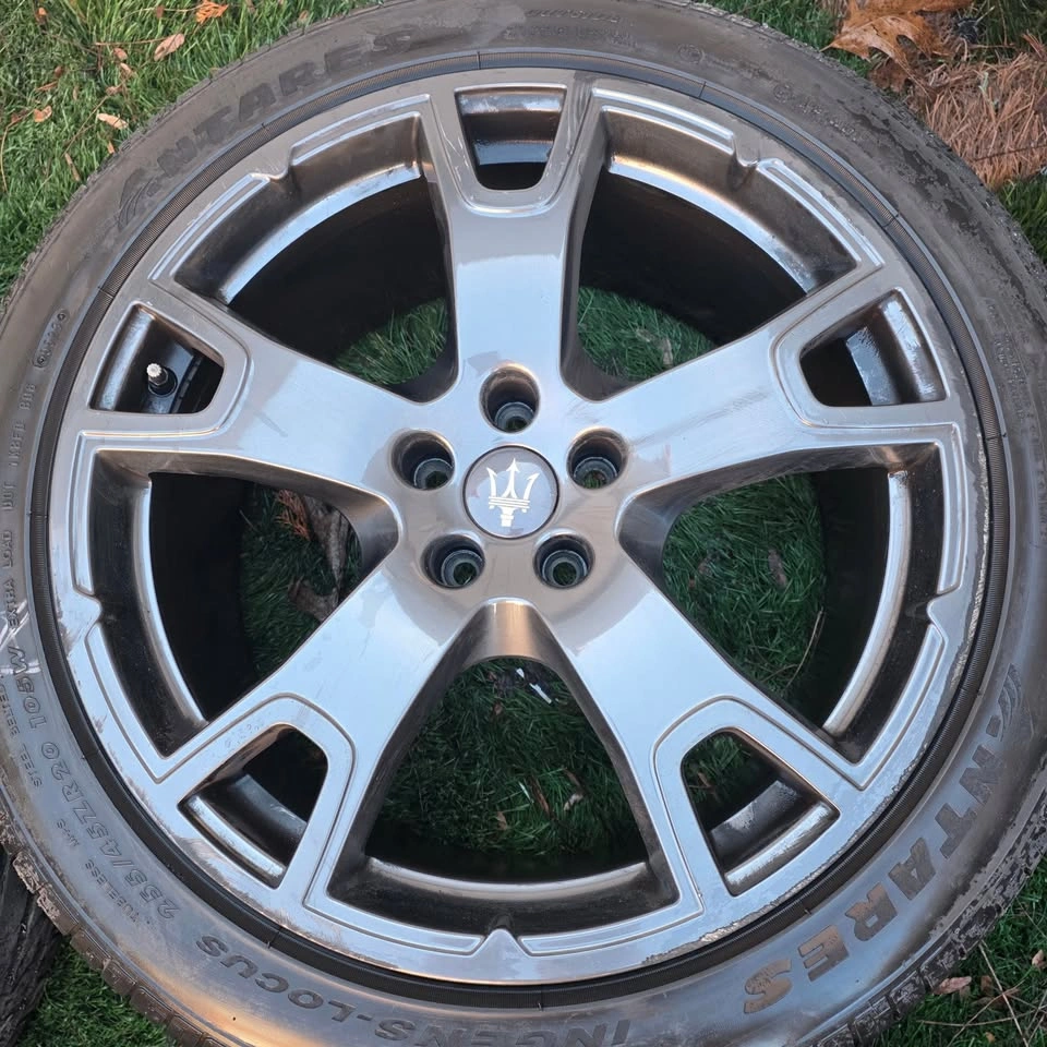20 inch Maserati OEM alloy rims 5x114.3 with tires 90% tread - photo 5
