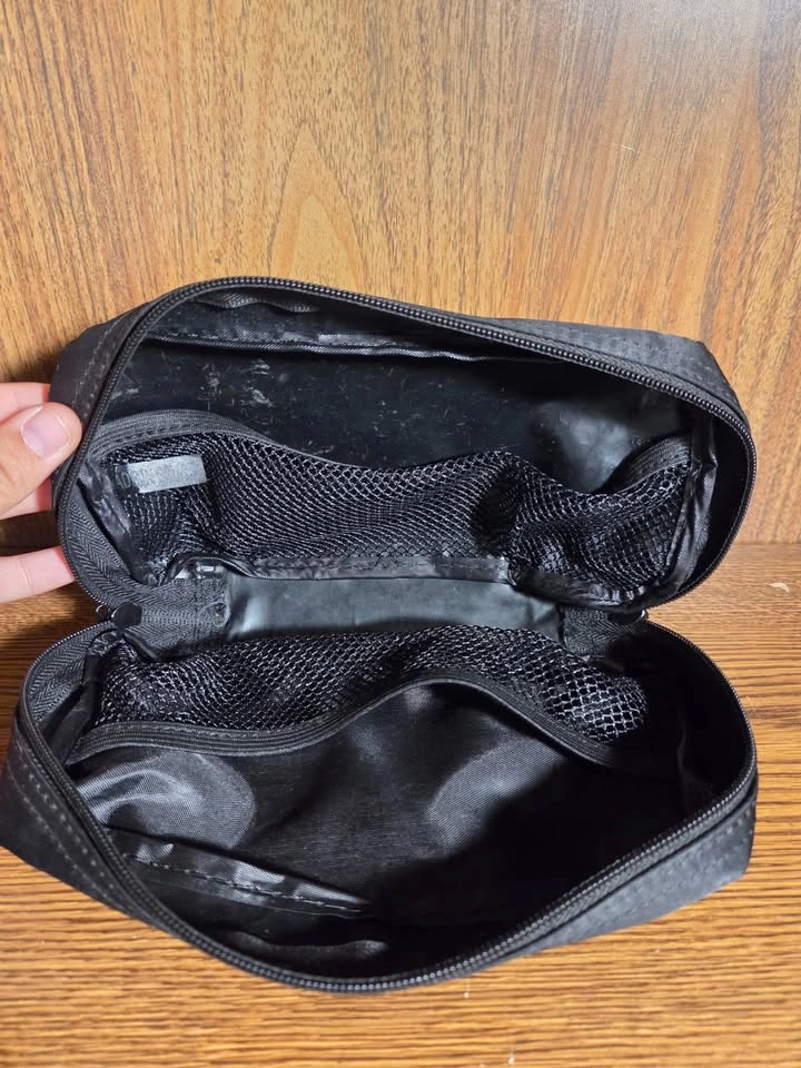 Assorted Toiletries Bags - photo 2