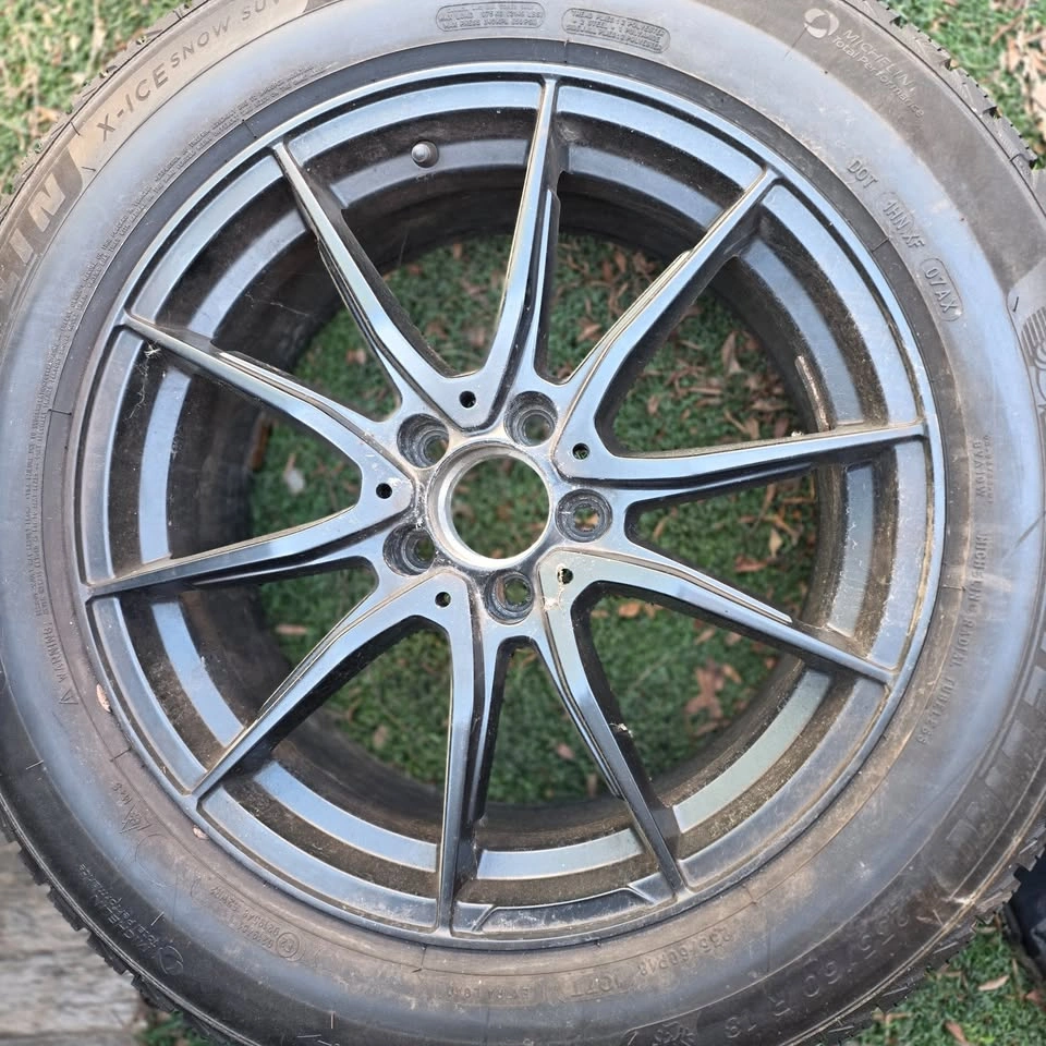 235/60/18 Michelin Winter Tires 90% Tread with Black Alloy Rims - photo 4
