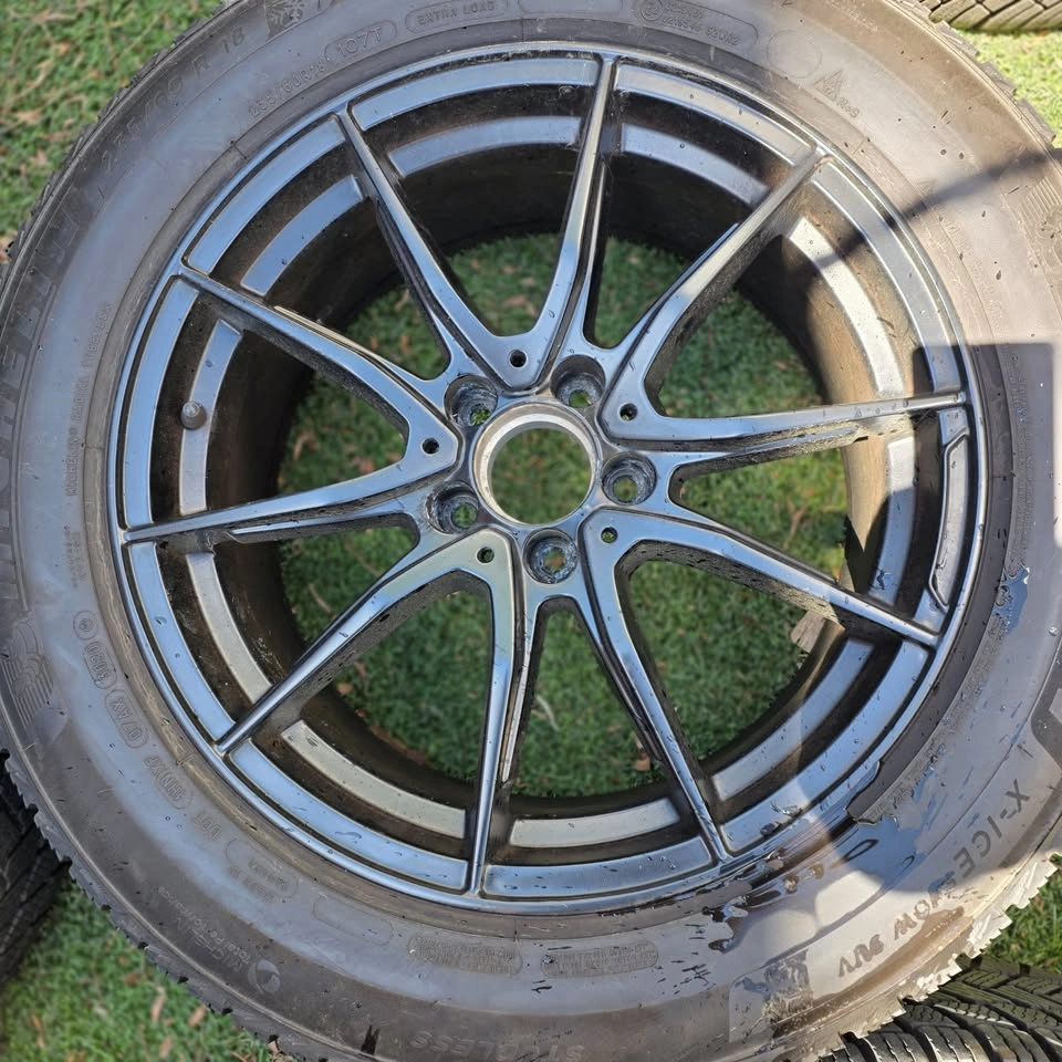 235/60/18 Michelin Winter Tires 90% Tread with Black Alloy Rims - photo 5