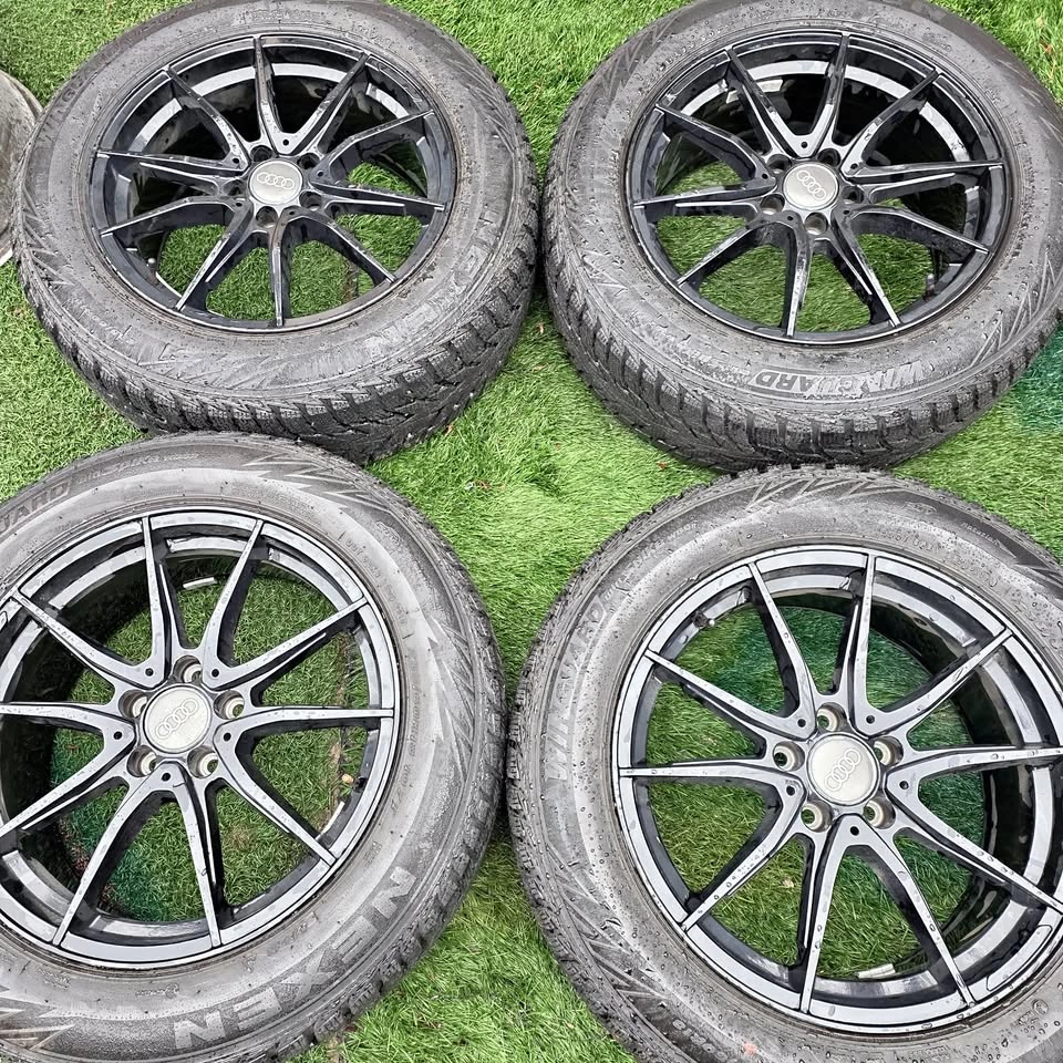 235/60/18 Nexen winter tires 95% tread with black alloy rims