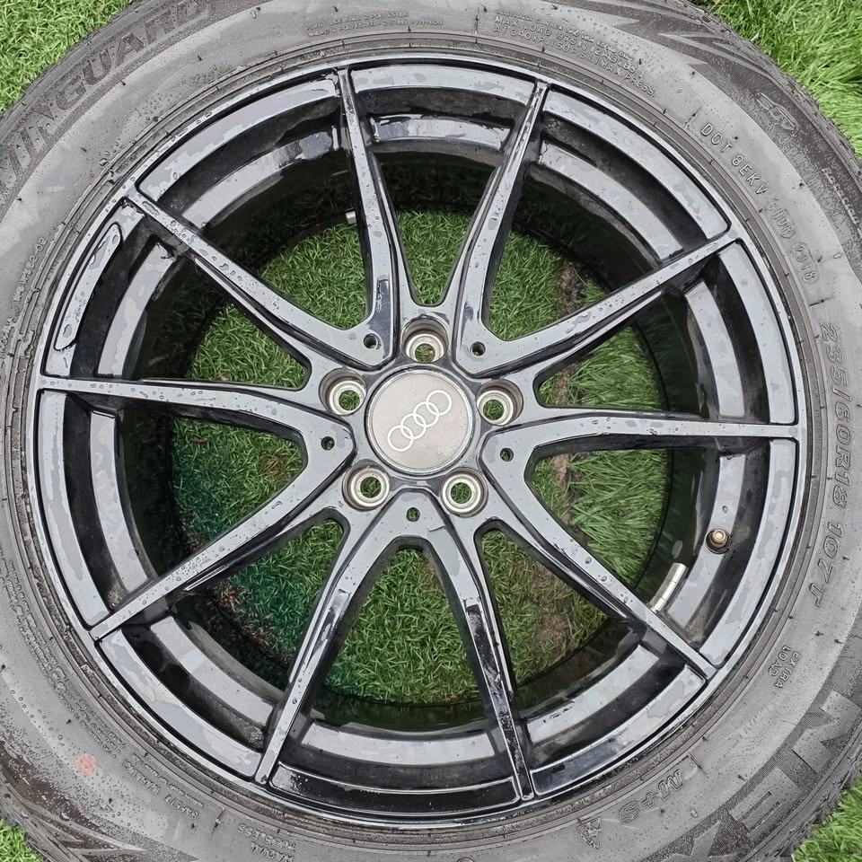 235/60/18 Nexen winter tires 95% tread with black alloy rims - photo 2
