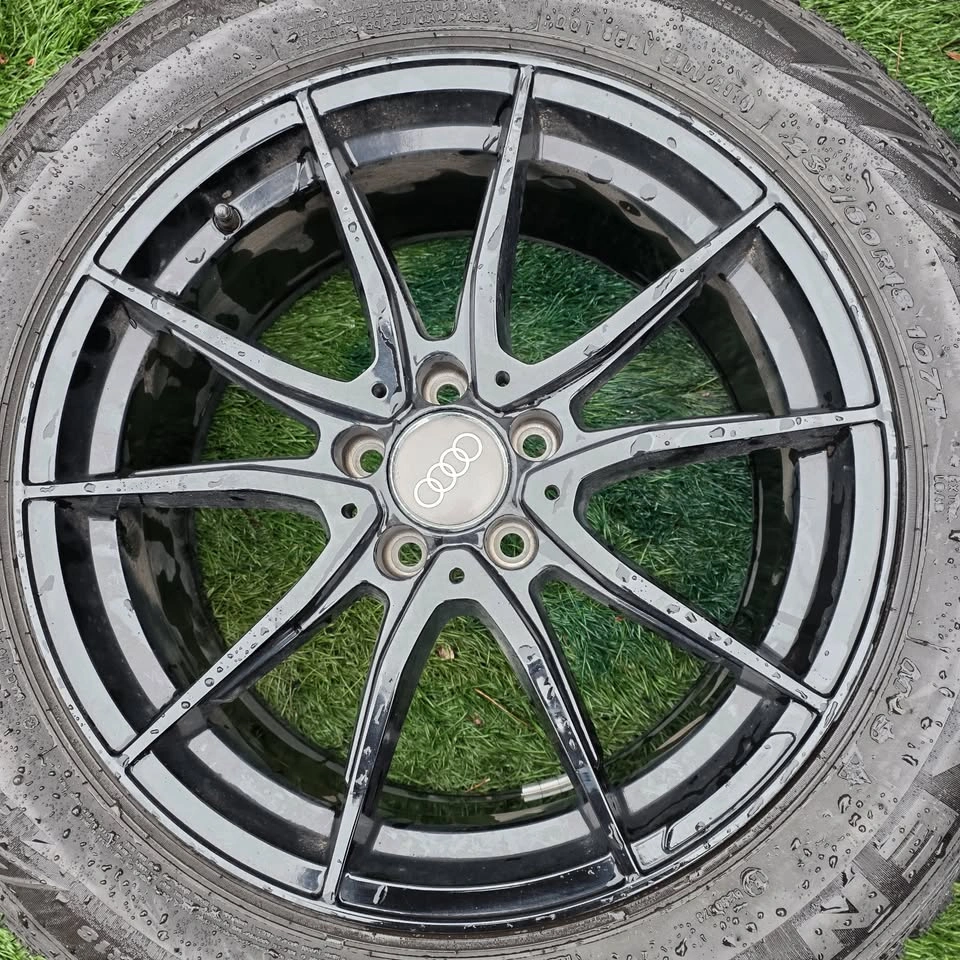 235/60/18 Nexen winter tires 95% tread with black alloy rims - photo 3
