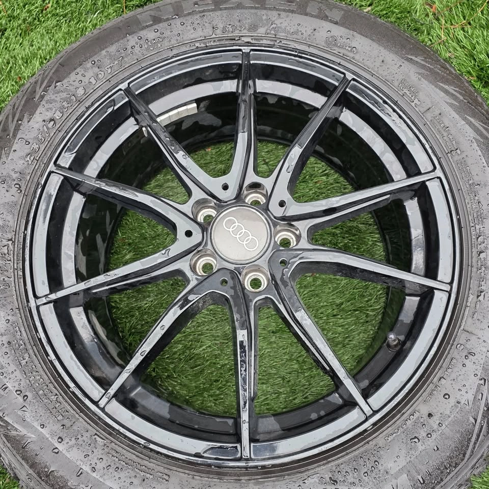 235/60/18 Nexen winter tires 95% tread with black alloy rims - photo 4